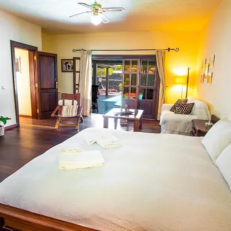 Ana Villa Costa Teguise